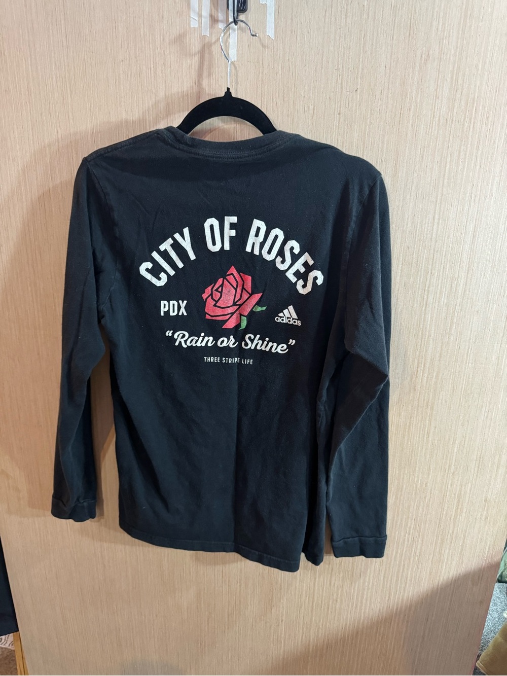 Mens Adidas Black Long-Sleeve Tee with Timbers Red Rose Embroidery Size Medium - Picture 3 of 3